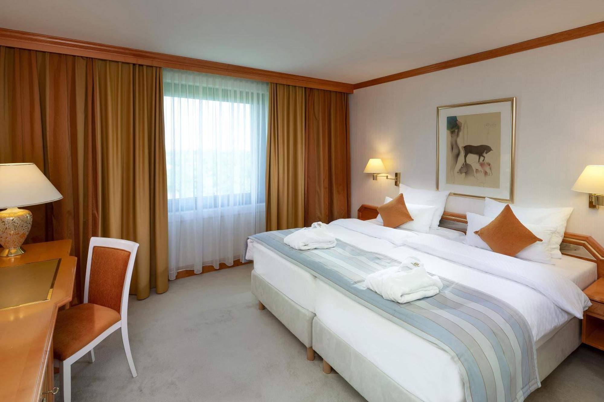 มาริติม แอร์พอร์ต โฮเต็ล ฮันโนเวอร์ Hotel Langenhagen  ภายนอก รูปภาพ
