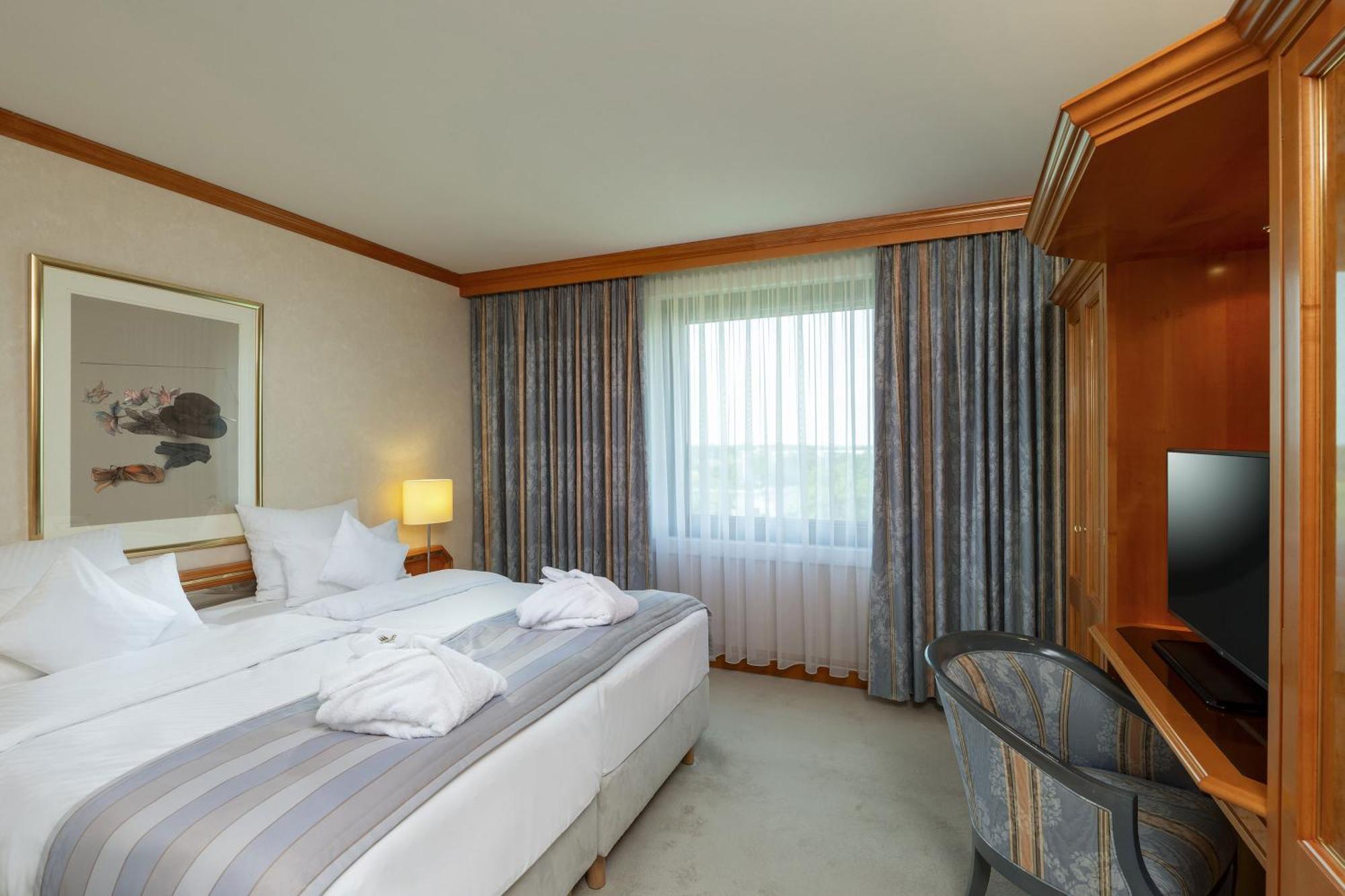 มาริติม แอร์พอร์ต โฮเต็ล ฮันโนเวอร์ Hotel Langenhagen  ภายนอก รูปภาพ